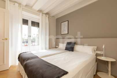 1840 APARTMENTS– Piso reformado y amueblado con 3 dorm. y piscina -10