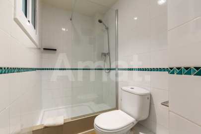 1840 APARTMENTS– Piso reformado y amueblado con 3 dorm. y piscina -16