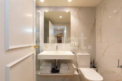 1840 APARTMENTS– Piso reformado y amueblado con 3 dorm. y piscina -18