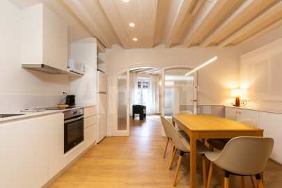1840 APARTMENTS– Piso reformado y amueblado con 3 dorm. y piscina -2