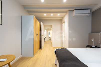 1840 APARTMENTS– Piso reformado y amueblado con 3 dorm. y piscina -4