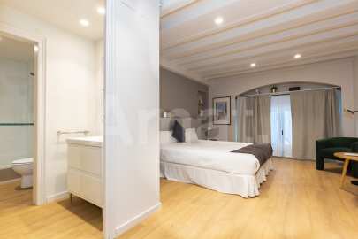 1840 APARTMENTS– Piso reformado y amueblado con 3 dorm. y piscina -6