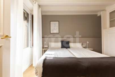 1840 APARTMENTS– Piso reformado y amueblado con 3 dorm. y piscina -9