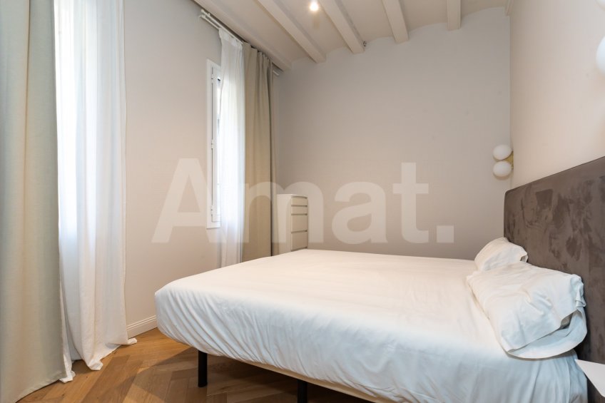 1840 APARTMENTS– Renovated and furnished 2-bedroom flat with pool -12