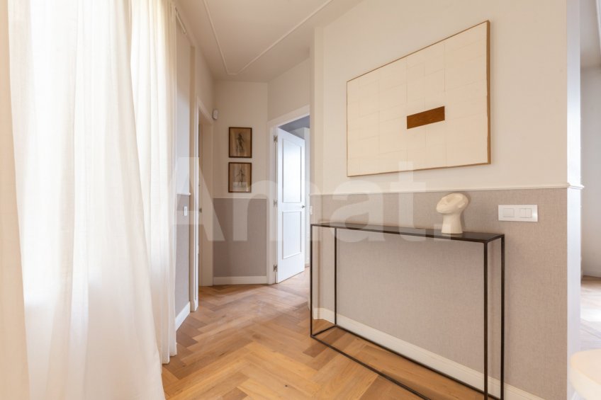 1840 APARTMENTS– Renovated and furnished 2-bedroom flat with pool -16