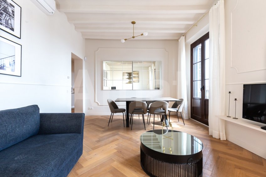 1840 APARTMENTS– Renovated and furnished 2-bedroom flat with pool -18