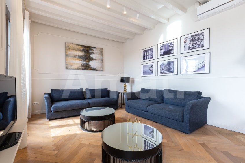 1840 APARTMENTS– Renovated and furnished 2-bedroom flat with pool -19