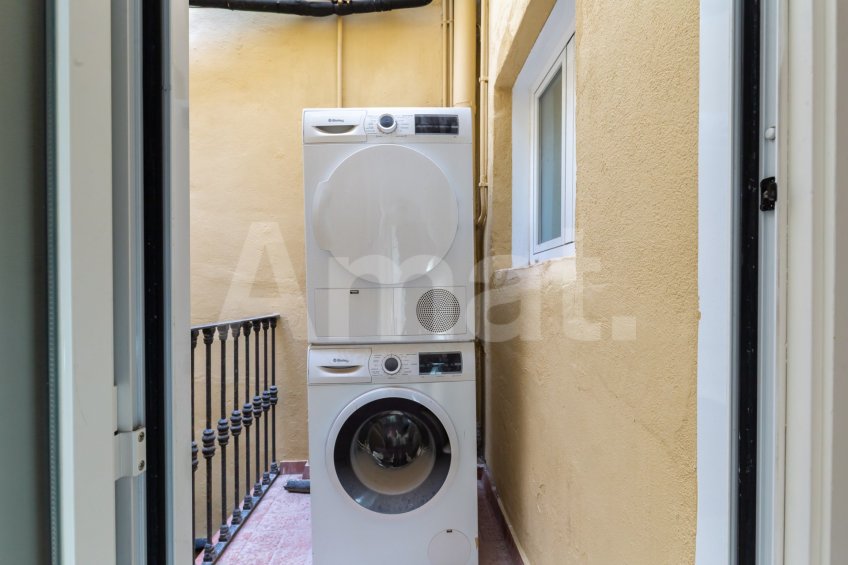 1840 APARTMENTS– Renovated and furnished 2-bedroom flat with pool -5