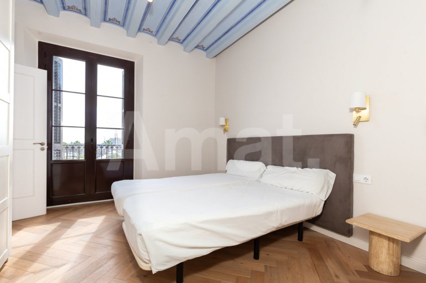 1840 APARTMENTS– Renovated and furnished 2-bedroom flat with pool -9