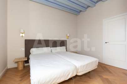 1840 APARTMENTS– Renovated and furnished 2-bedroom flat with pool -10