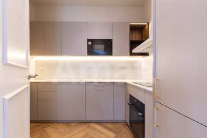 1840 APARTMENTS– Renovated and furnished 2-bedroom flat with pool -17