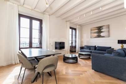 1840 APARTMENTS– Renovated and furnished 2-bedroom flat with pool -2