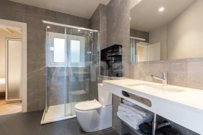 1840 APARTMENTS– Renovated and furnished 2-bedroom flat with pool -6