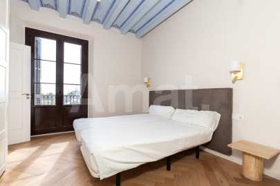 1840 APARTMENTS– Renovated and furnished 2-bedroom flat with pool -9