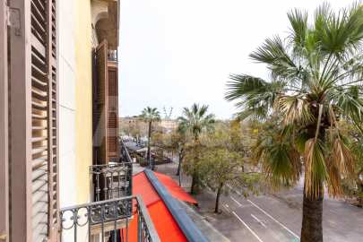 1840 APARTMENTS– Pis reformat i moblat de 2 dorm. amb piscina -2