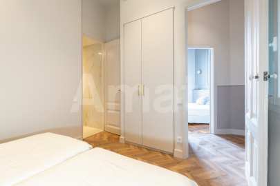 1840 APARTMENTS– Pis reformat i moblat de 2 dorm. amb piscina -30