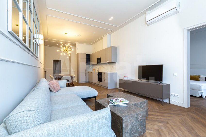 1840 APARTMENTS– Piso reformado y amueblado con 2 dorm.  con piscina -3