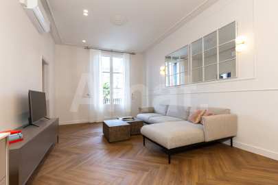 1840 APARTMENTS– Piso reformado y amueblado con 2 dorm.  con piscina -2