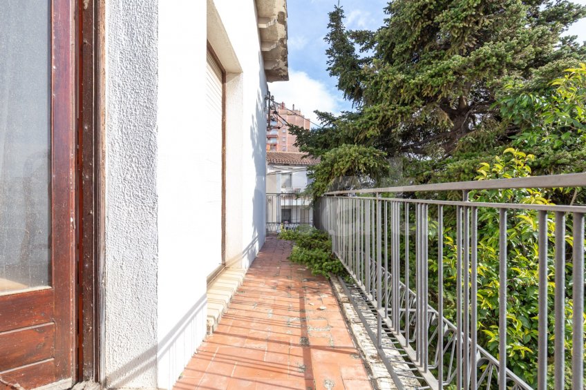 Casa unifamiliar con jardín, a reformar, al lado de la Biblioteca -27