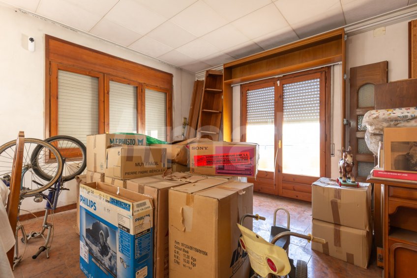 Casa unifamiliar con jardín, a reformar, al lado de la Biblioteca -30