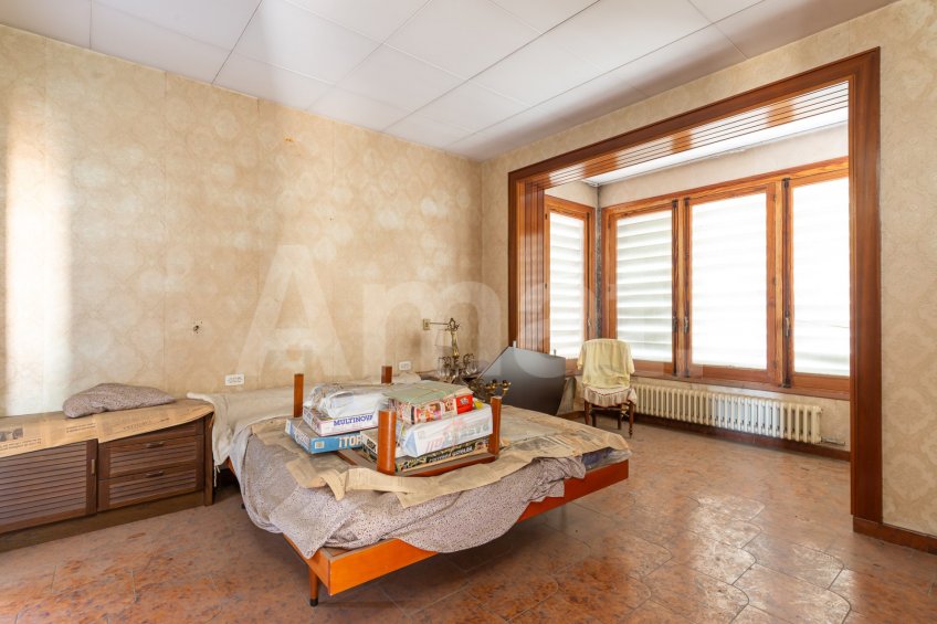 Casa unifamiliar con jardín, a reformar, al lado de la Biblioteca -37