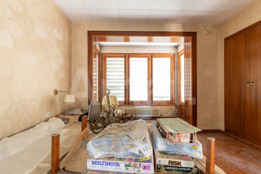 Casa unifamiliar con jardín, a reformar, al lado de la Biblioteca -38