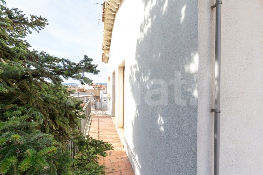 Casa unifamiliar con jardín, a reformar, al lado de la Biblioteca -44