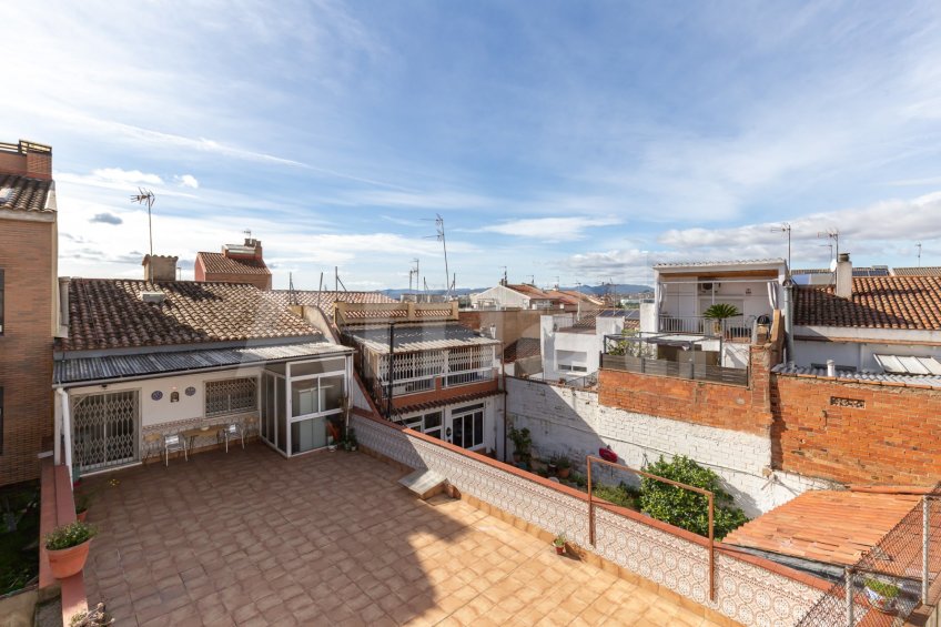 Casa unifamiliar con jardín, a reformar, al lado de la Biblioteca -45