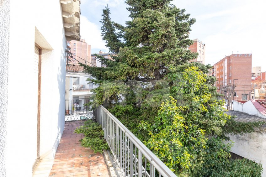 Casa unifamiliar con jardín, a reformar, al lado de la Biblioteca -46