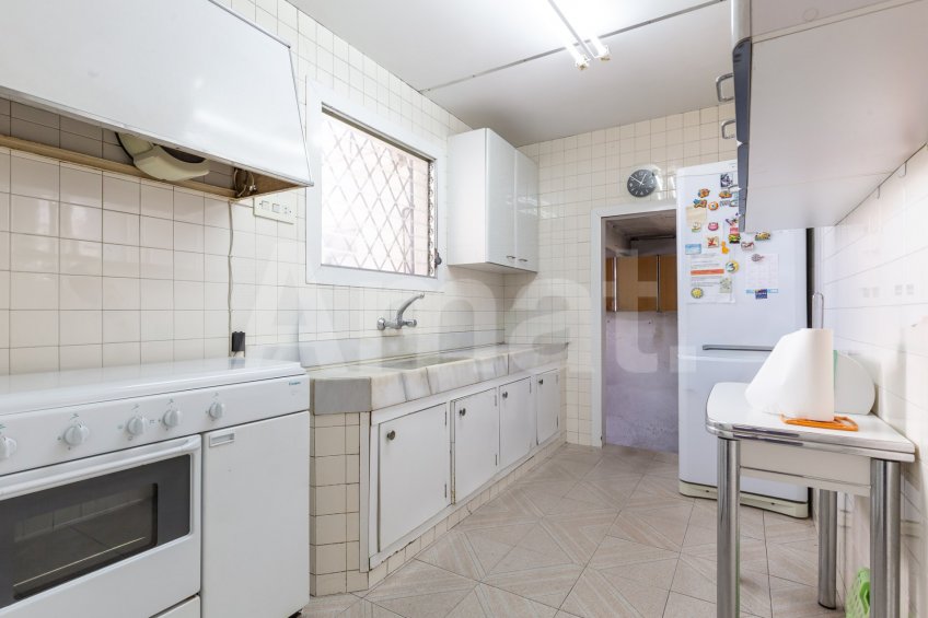 Casa unifamiliar con jardín, a reformar, al lado de la Biblioteca -5