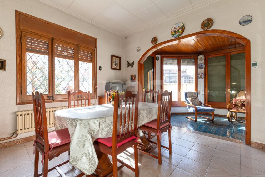 Casa unifamiliar con jardín, a reformar, al lado de la Biblioteca -8