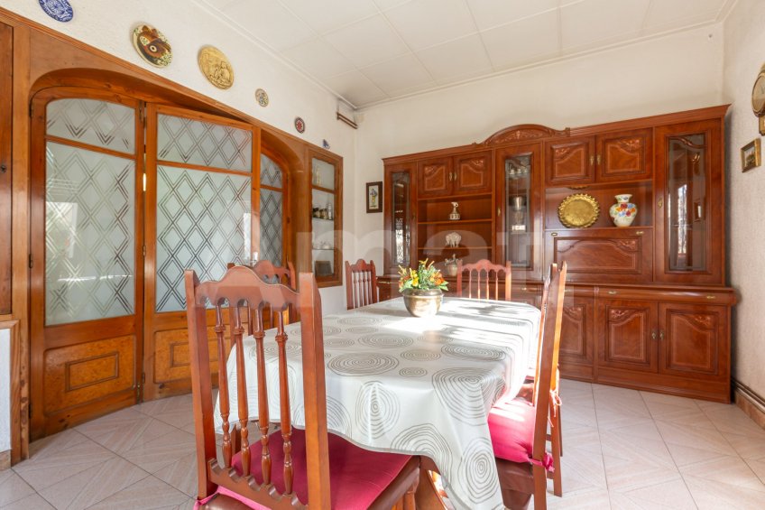 Casa unifamiliar con jardín, a reformar, al lado de la Biblioteca -9