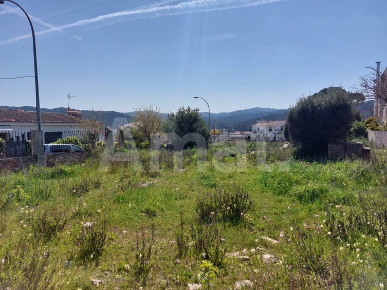 Terreno céntrico y esquinero, en La Martinica