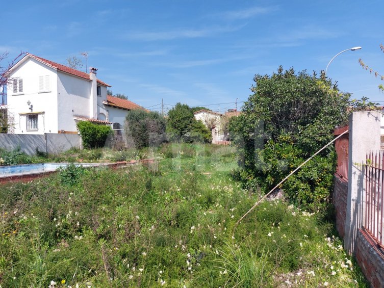 Terreno céntrico y esquinero, en La Martinica -10