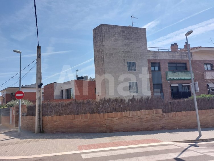 Terreno céntrico y esquinero, en La Martinica -11