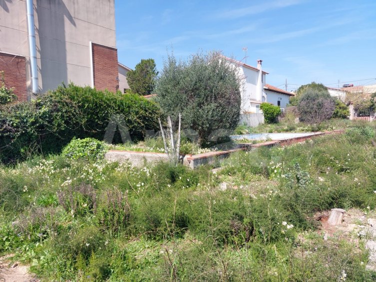 Terreno céntrico y esquinero, en La Martinica -13