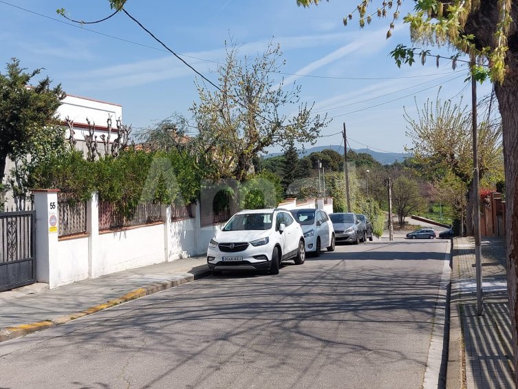 Terreno céntrico y esquinero, en La Martinica -2