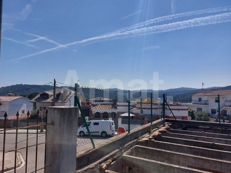 Terreno céntrico y esquinero, en La Martinica -6