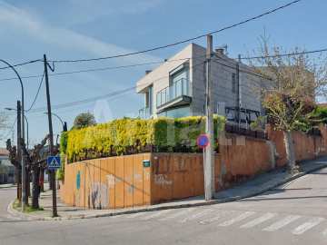 Terreno céntrico y esquinero, en La Martinica -8