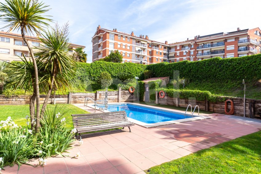 Planta baja con terraza, en Can Alzamora