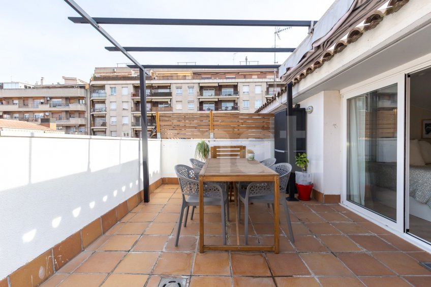 Ático dúplex con terraza y reformado, en el centro