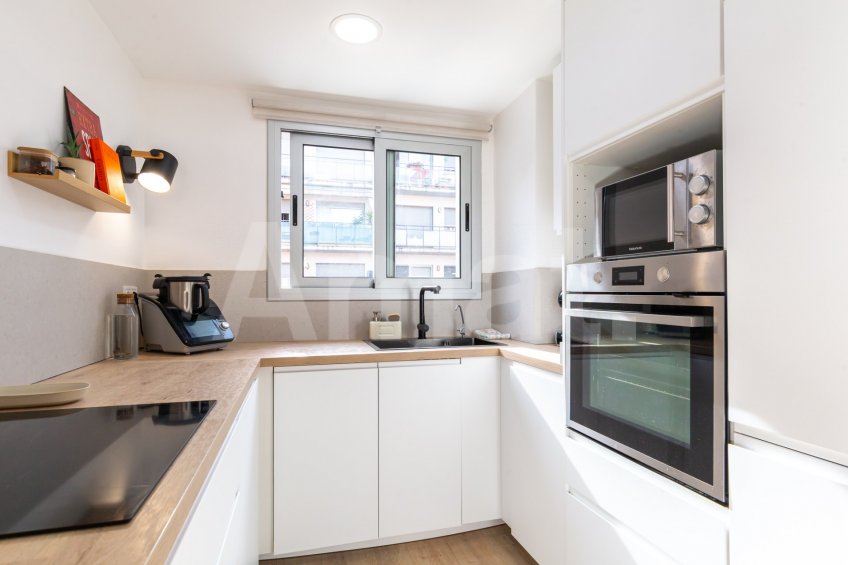 Ático dúplex con terraza y reformado, en el centro -13