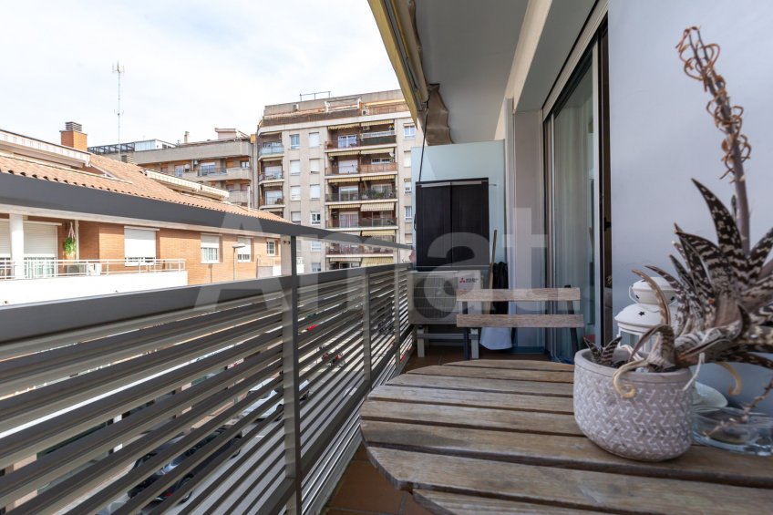 Ático dúplex con terraza y reformado, en el centro -16