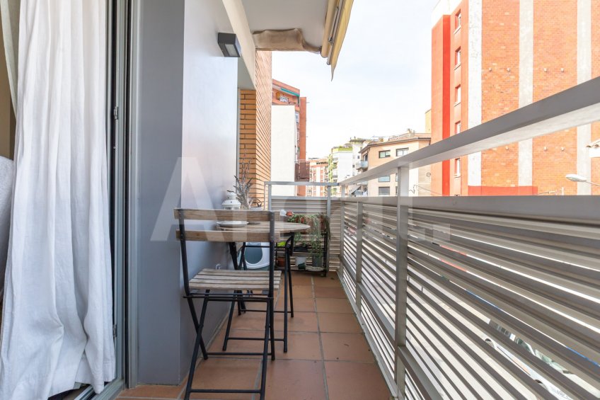 Ático dúplex con terraza y reformado, en el centro -17
