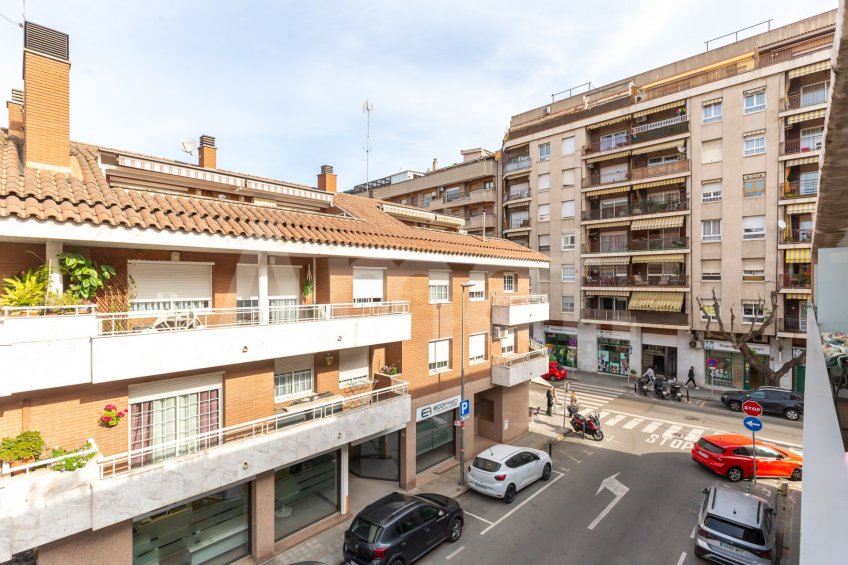 Ático dúplex con terraza y reformado, en el centro -20