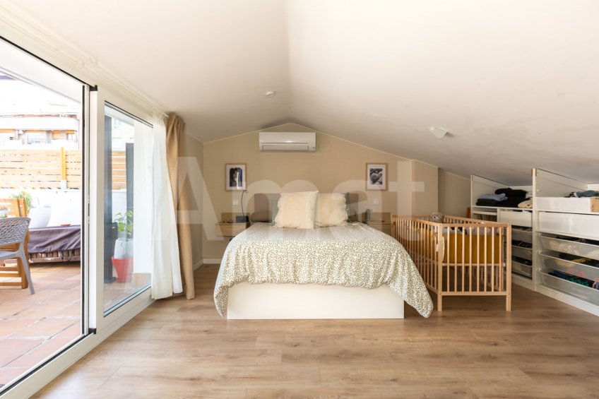 Ático dúplex con terraza y reformado, en el centro -30