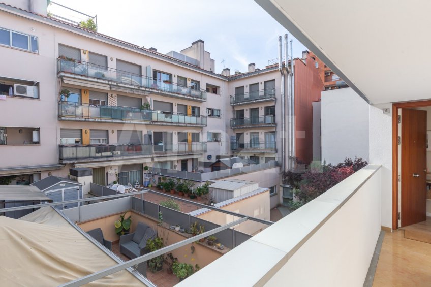 Ático dúplex con terraza y reformado, en el centro -35