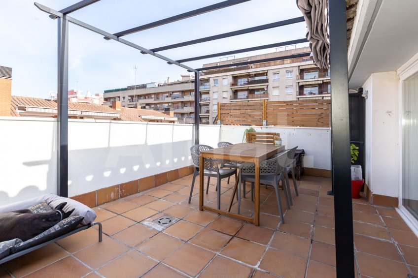 Ático dúplex con terraza y reformado, en el centro -37