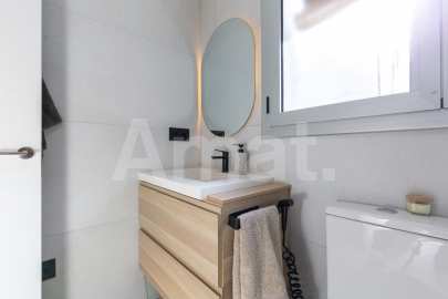 Ático dúplex con terraza y reformado, en el centro -26