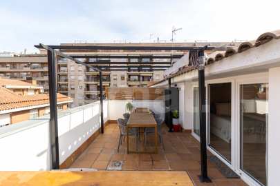 Ático dúplex con terraza y reformado, en el centro -42